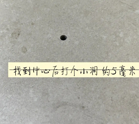 昆明瓷砖空鼓维修公司专业解答在瓷砖铺贴过程中，如果砂料搅拌不均匀，将会带来以下问题