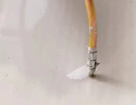 昆明瓷砖空鼓维修公司专业解答在瓷砖铺贴过程中，如果使用的砂料过粗（如全部使用了粗砂），可能会导致以下问题